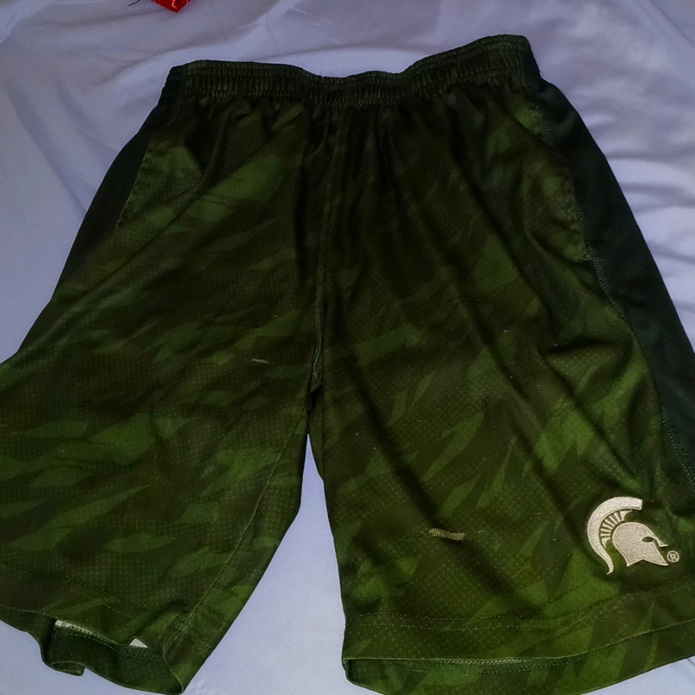 Michigan state R basket ball short